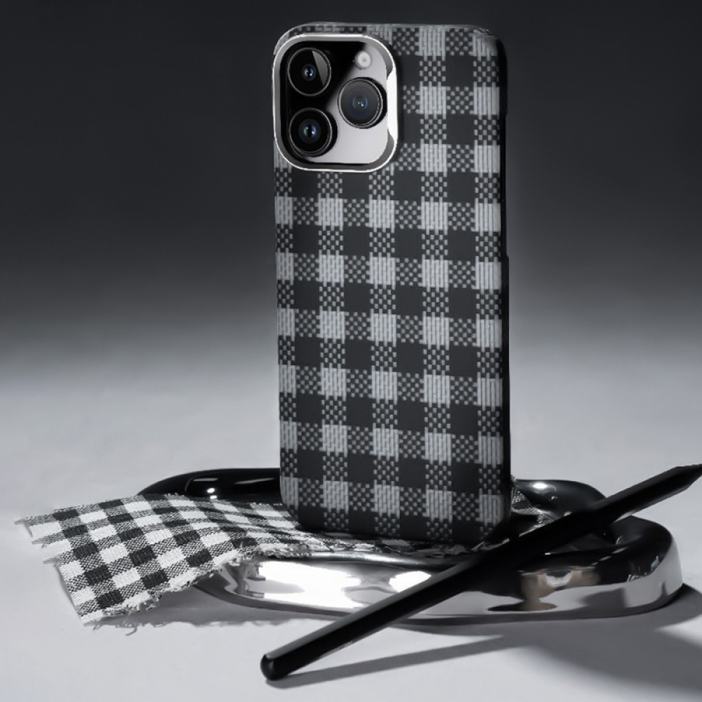 iPhone 15 Pro Benks ArmorVichy MagSafe uyumlu Kevlar fiber ekose desenli ultra hafif 17 gram lüks koruyucu kapak